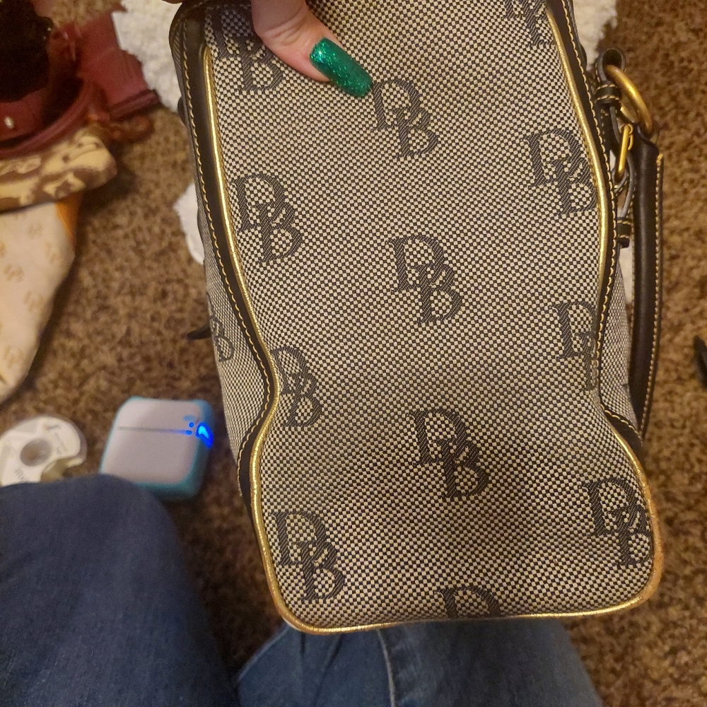 Dooney and bourke large classic logo tote. - Picture 4 of 9
